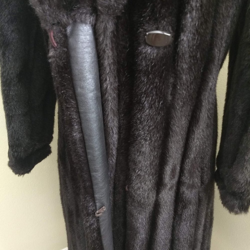 Vintage Dubrowsky & Perlbinder Long Faux Fur Coat - Picture 6 of 10